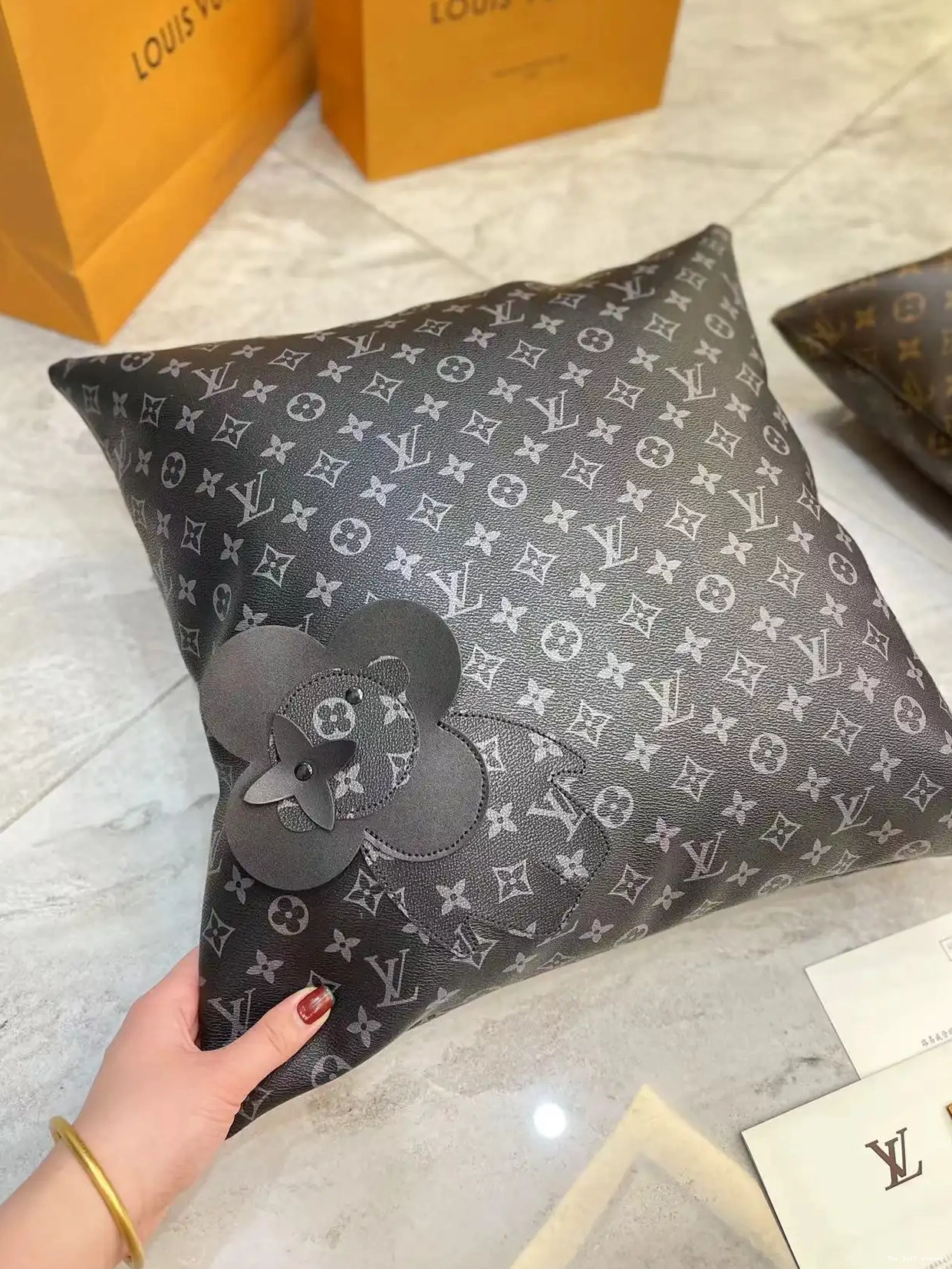 VIVIENNE CUSTOM PILLOW LV 0526